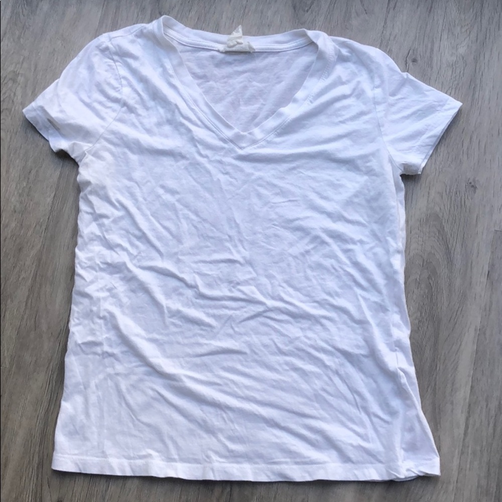 Basic v-neck white t-shirt